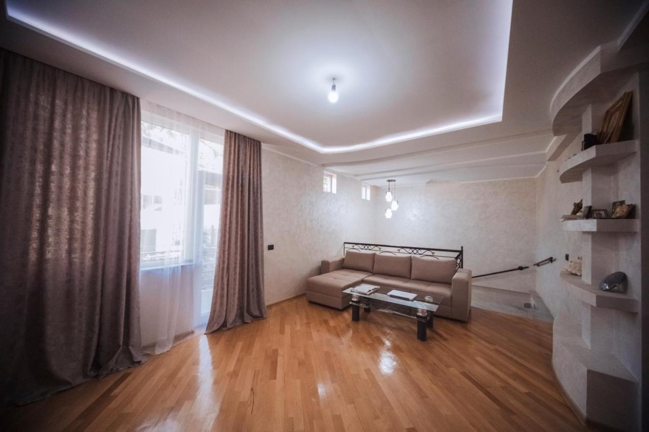Makos Guest House 쿠타이시 외부 사진