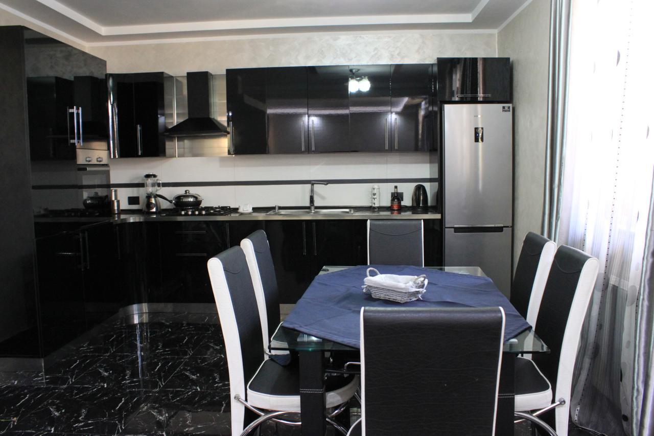 Makos Guest House 쿠타이시 외부 사진