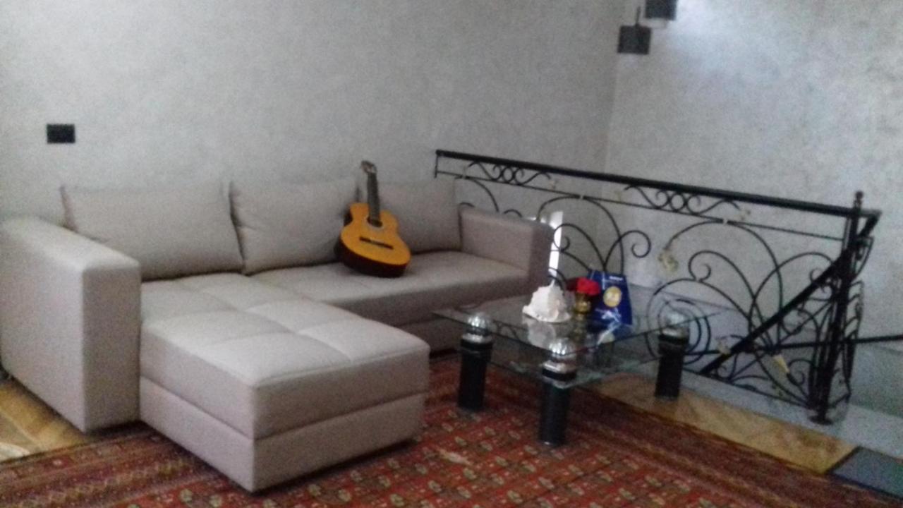 Makos Guest House 쿠타이시 외부 사진