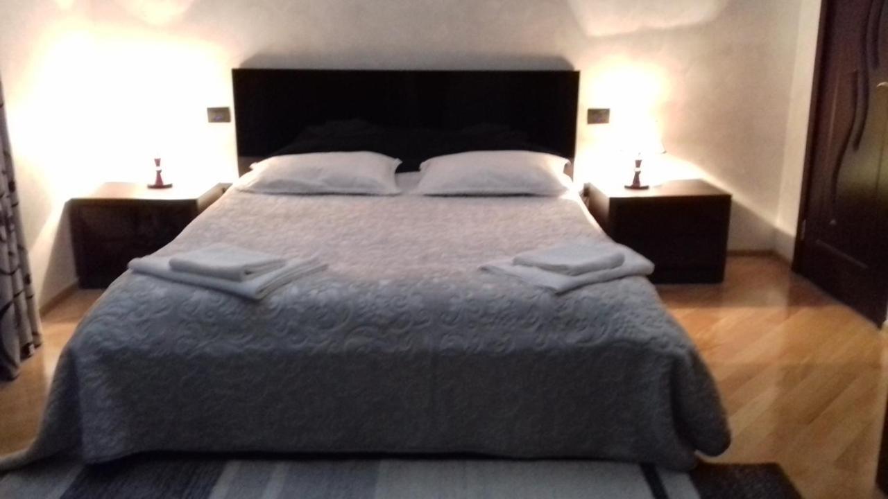 Makos Guest House 쿠타이시 외부 사진